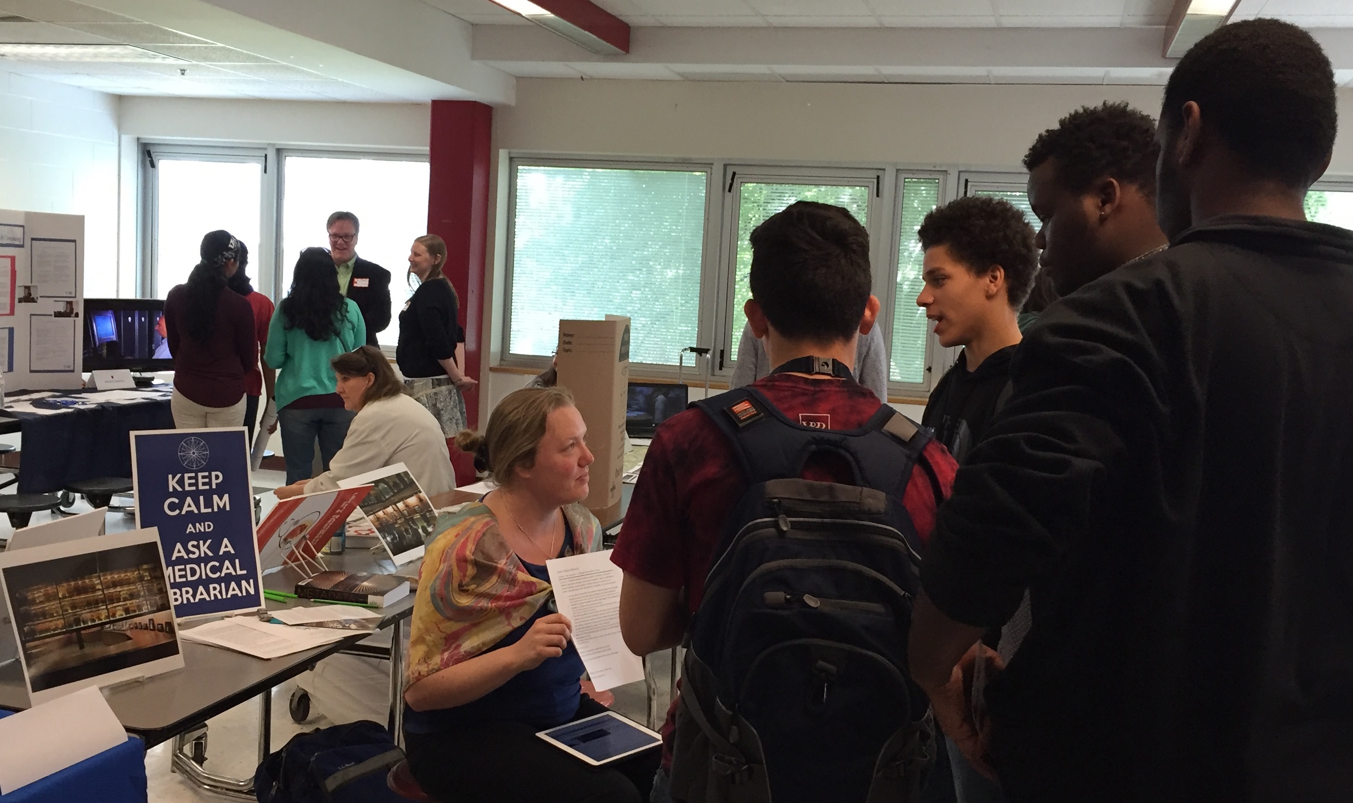 Librarian Kate Nyhan discusses a career in health sciences librarianship with four high school students.